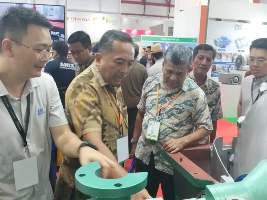 Pengunjung booth PT. Malindo Karya Lestari di PalmEx 2025