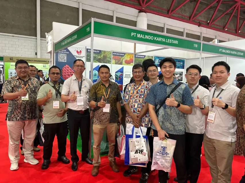 Pengunjung booth PT. Malindo Karya Lestari di PalmEx 2025