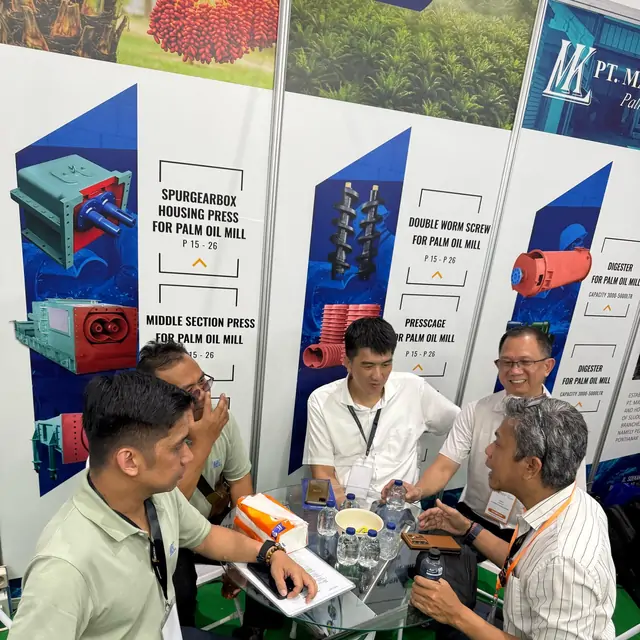 Pengunjung booth PT. Malindo Karya Lestari di PalmEx 2025