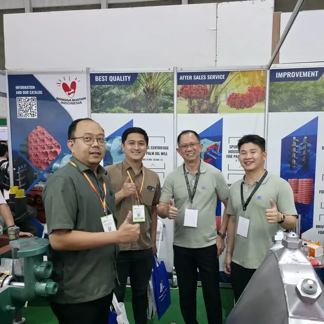 Pengunjung booth PT. Malindo Karya Lestari di PalmEx 2025
